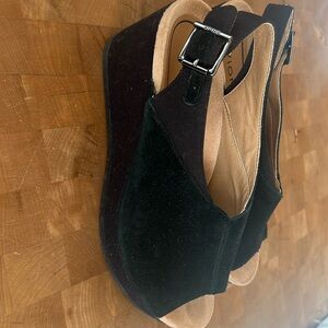 Vionic black wedge shoes!